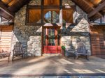Stone Creek Lodge: Outside Entrance